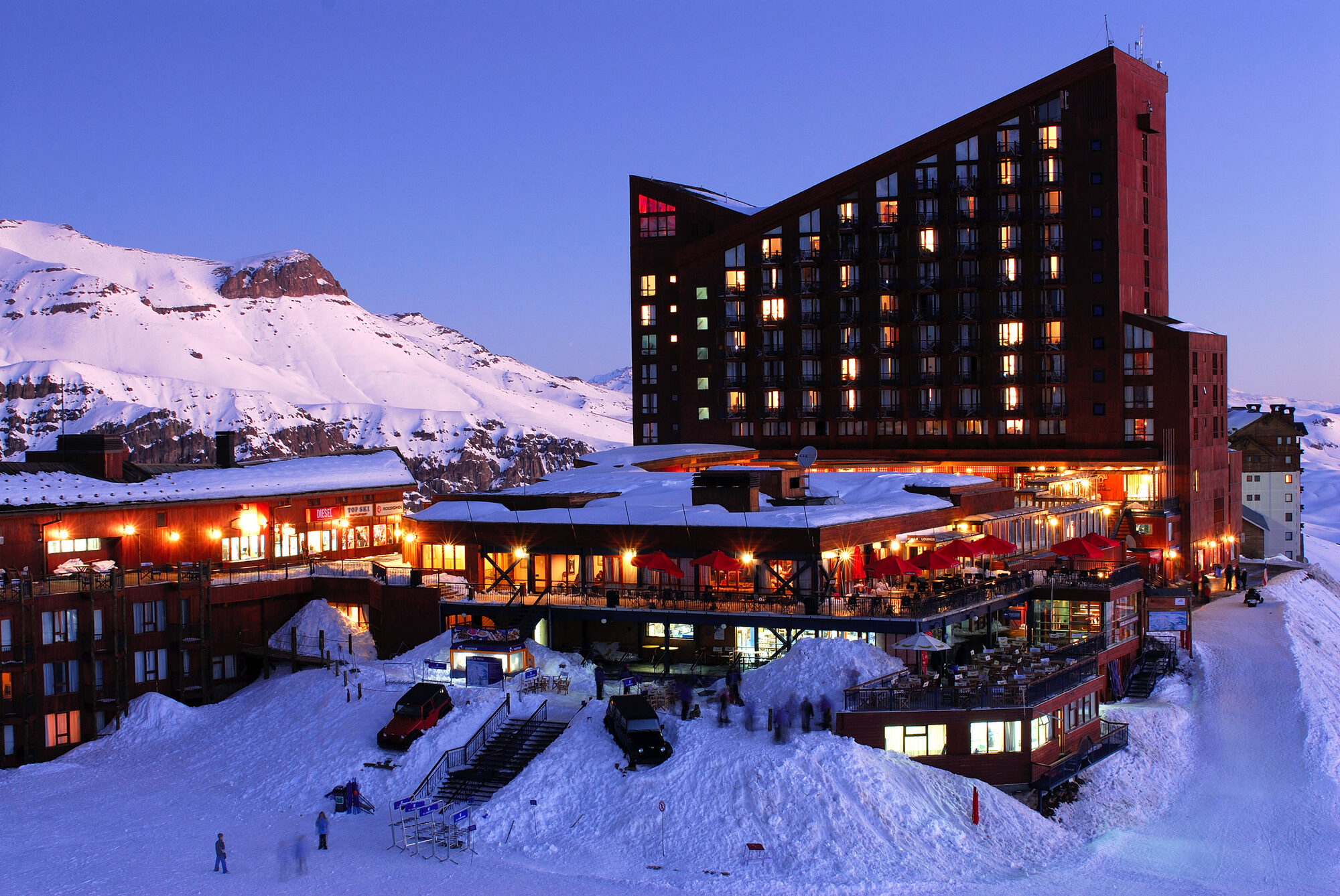 Estação Valle Nevado ao entardecer